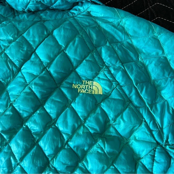 Women’s North Face Packable Lightweight Jacket - Picture 9 of 12